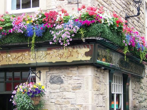 Baskets & Troughs for Pubs & Restaurants